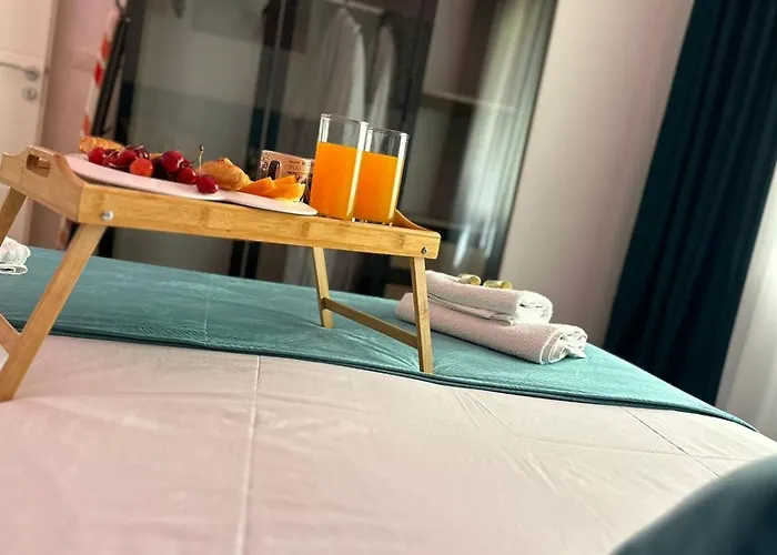 Cozy * Golem (Tirana)