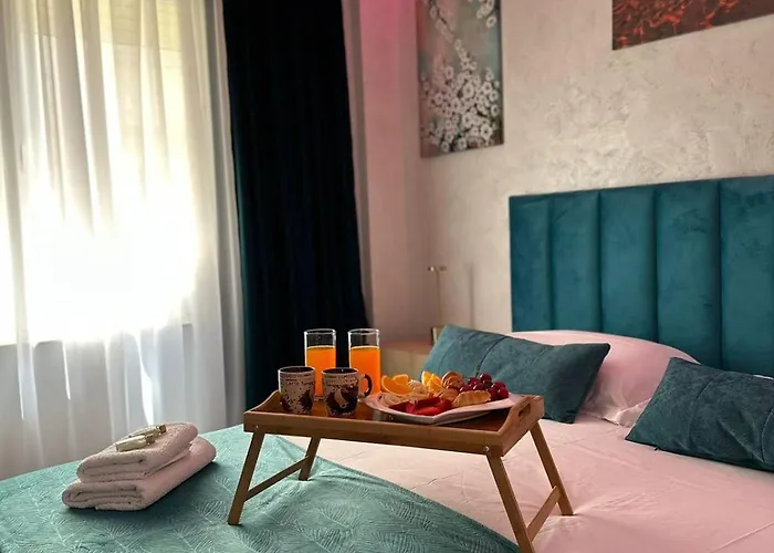 Cozy * Golem (Tirana)